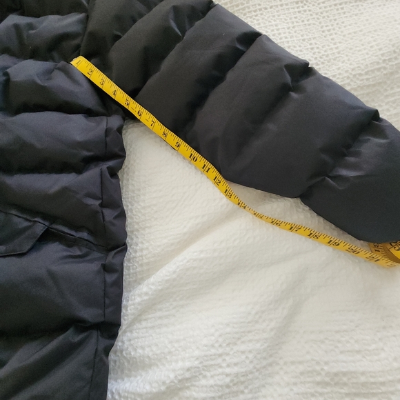 Black Puffer Jacket with Faux Fur Hood and Insulated Design - Picture 3 of 6